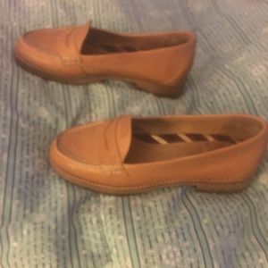 Practically NEW Women’s Sperry loafers -size 6 1/2. Authentic Leather. CLASSIC